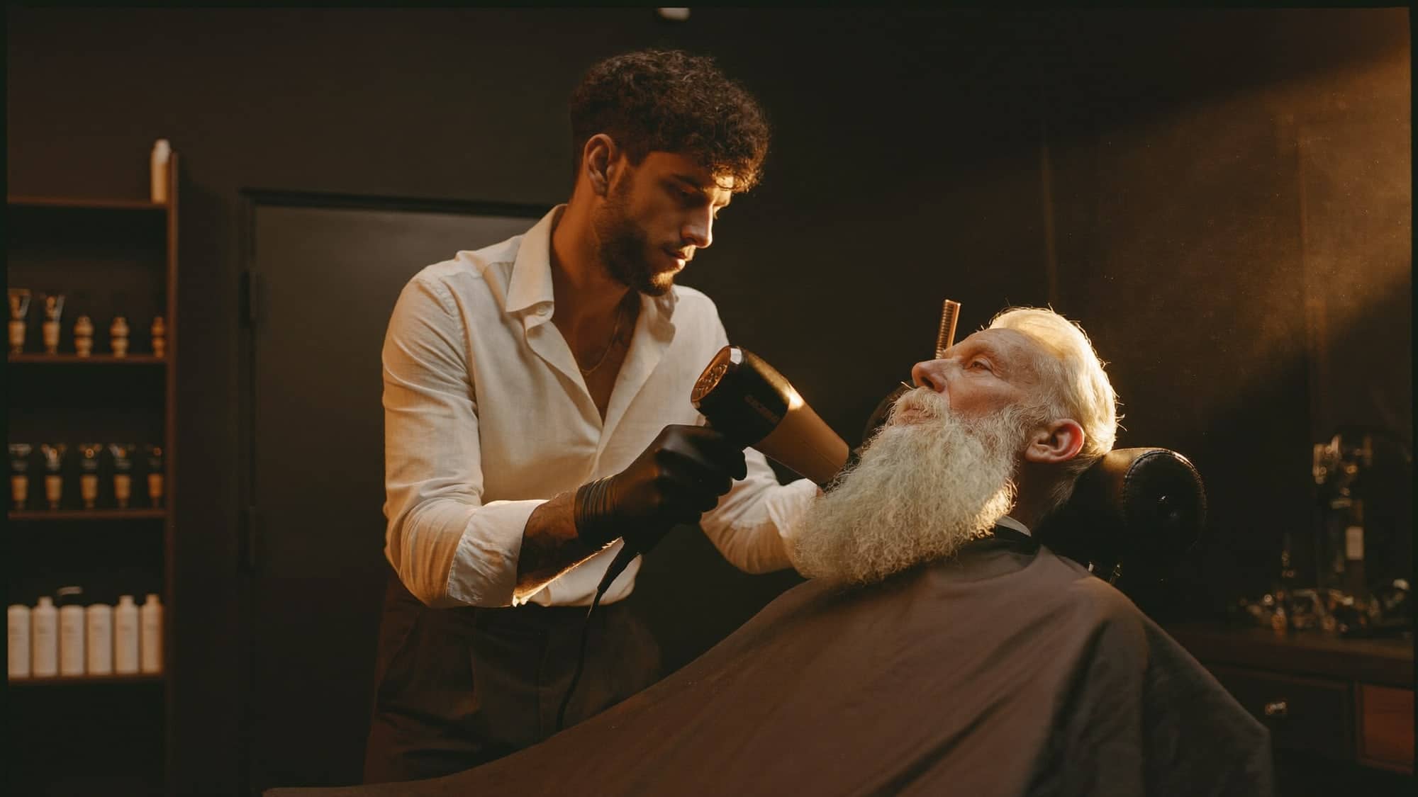 Barberare i arbete hos Balder Barbershop